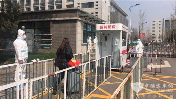 捐贈智能防疫工作站 金龍客車助力學校全面復學(圖5) 捐贈智能防疫工作站 金龍客車助力學校全面復學(圖5)