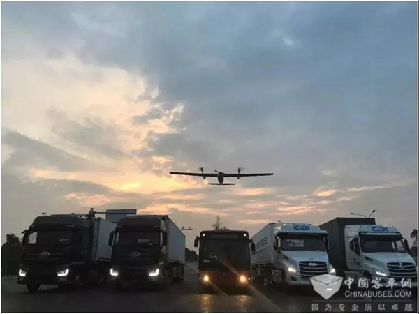 全國首條智慧公交來自比亞迪 智能網聯汽車產業或將邁向藍海(圖4) 全國首條智慧公交來自比亞迪 智能網聯汽車產業或將邁向藍海(圖4)