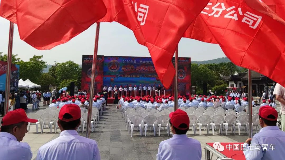 王健談:公交駕駛員關愛日與向出行衛士敬禮(圖1) 王健談:公交駕駛員關愛日與向出行衛士敬禮(圖1)