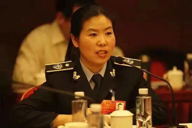 ?全國(guó)人大代表王曼利:推動(dòng)國(guó)家層面的《城市公共交通條例》出臺(tái)(圖1) ?全國(guó)人大代表王曼利:推動(dòng)國(guó)家層面的《城市公共交通條例》出臺(tái)(圖1)