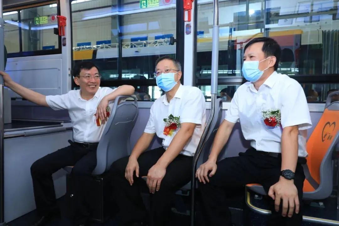 廣州公交首批18米純電動BRT交付！猜猜誰家車？(圖12)