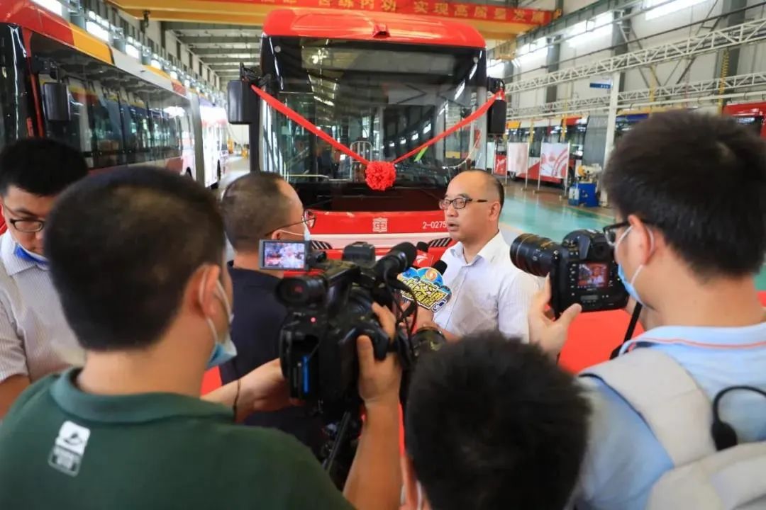廣州公交首批18米純電動BRT交付！猜猜誰家車？(圖13)