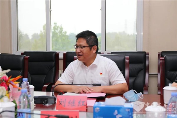 福田歐輝與北京市公共交通高級技工學(xué)校簽訂戰(zhàn)略合作框架協(xié)議(圖5) 福田歐輝與北京市公共交通高級技工學(xué)校簽訂戰(zhàn)略合作框架協(xié)議(圖5)