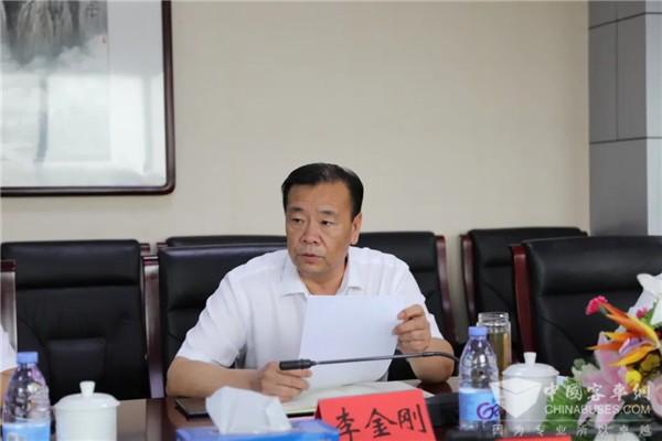 福田歐輝與北京市公共交通高級技工學(xué)校簽訂戰(zhàn)略合作框架協(xié)議(圖4) 福田歐輝與北京市公共交通高級技工學(xué)校簽訂戰(zhàn)略合作框架協(xié)議(圖4)