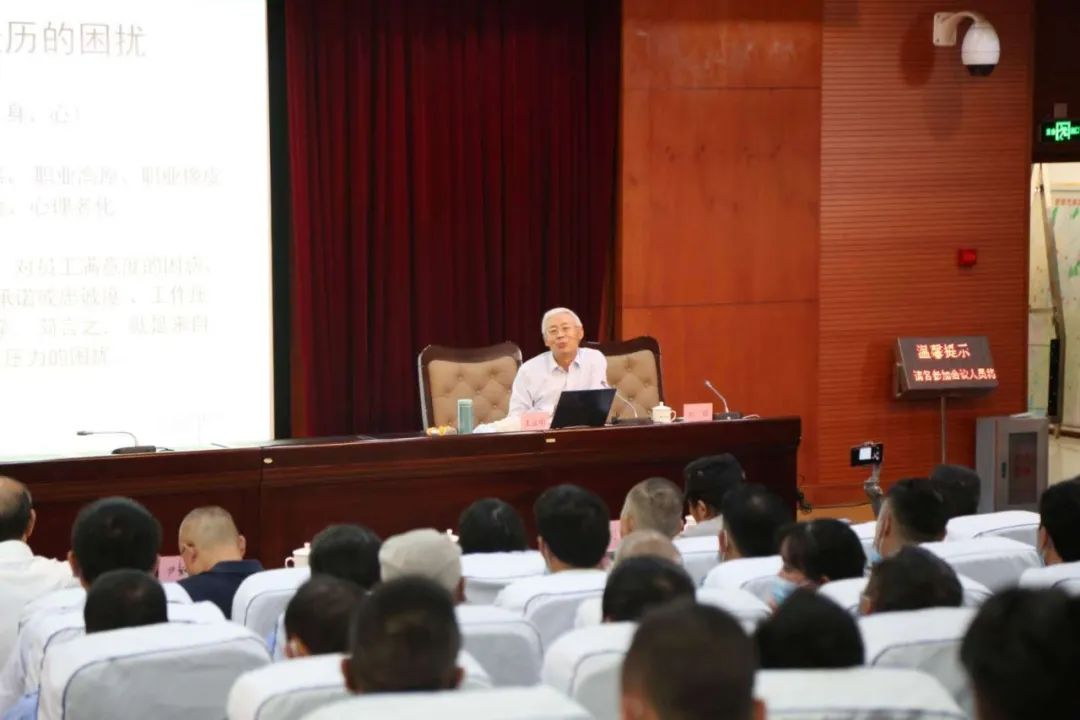 專家進公交舉辦心理健康講座,昆明公交保障駕駛員心理健康實現安全駕駛(圖2) 專家進公交舉辦心理健康講座,昆明公交保障駕駛員心理健康實現安全駕駛(圖2)