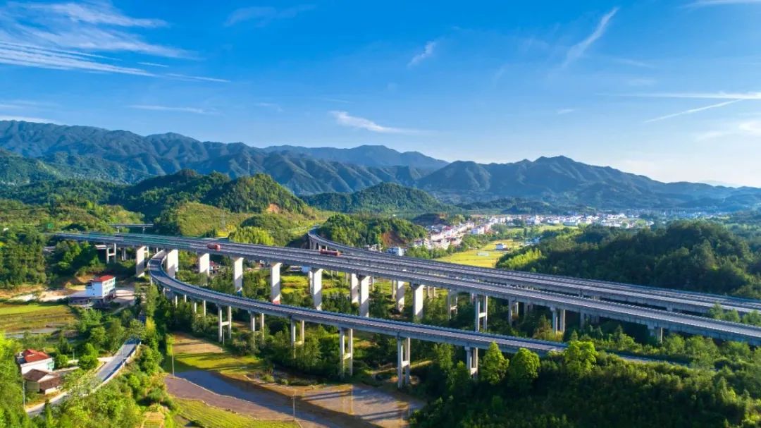 交通運輸部印發通知:穩字當頭,有序恢復省際旅游客運(圖2) 交通運輸部印發通知:穩字當頭,有序恢復省際旅游客運(圖2)