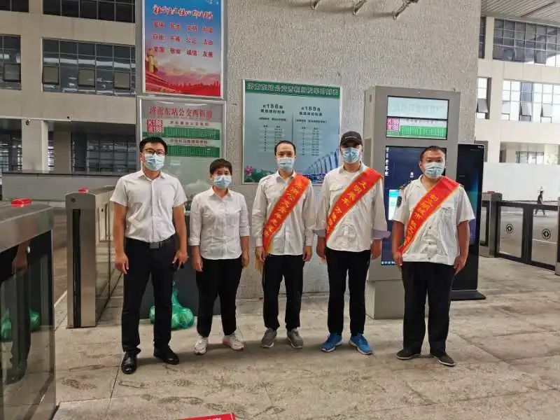 濟南公交助力建設更高水平全國文明城市(圖1) 濟南公交助力建設更高水平全國文明城市(圖1)