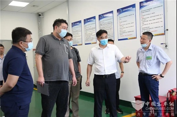 廣安市政府一行赴申龍客車調研 肯定企業新能源技術發展情況(圖1) 廣安市政府一行赴申龍客車調研 肯定企業新能源技術發展情況(圖1)