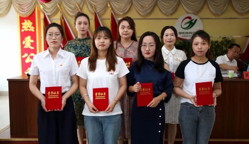 呼和浩特公交召開全市創建文明公交線路命名暨第三屆“最美公交人”評選表彰活動啟動儀式(圖4)