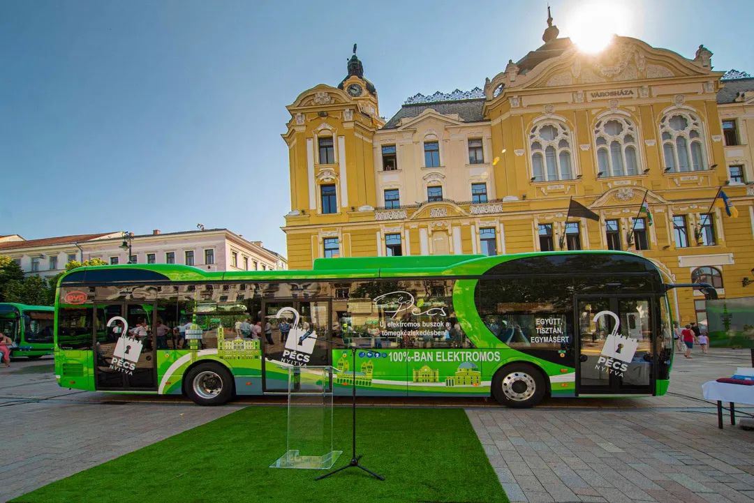 匈牙利古城喜迎史上首批純電動(dòng)大巴 來(lái)自中國(guó)品牌歐洲制造(圖2) 匈牙利古城喜迎史上首批純電動(dòng)大巴 來(lái)自中國(guó)品牌歐洲制造(圖2)