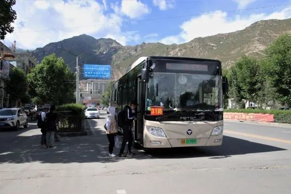首批國六新能源客車投運 福田歐輝助力拉薩公交“新升級”(圖1) 首批國六新能源客車投運 福田歐輝助力拉薩公交“新升級”(圖1)