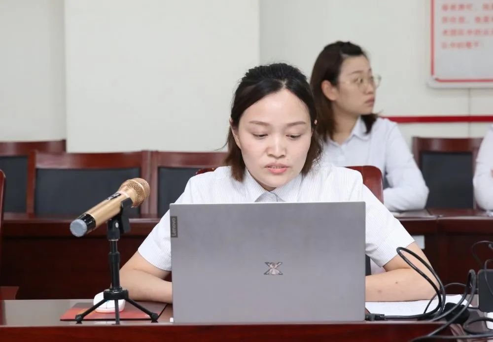 公交治理新模式——淮安公交召開第一次員工薪酬制度改革領(lǐng)導(dǎo)小組全體成員會(huì)議(圖6) 公交治理新模式——淮安公交召開第一次員工薪酬制度改革領(lǐng)導(dǎo)小組全體成員會(huì)議(圖6)