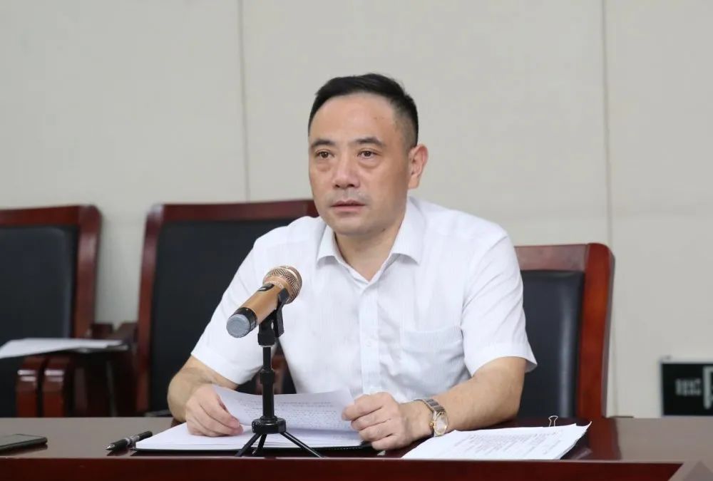 公交治理新模式——淮安公交召開第一次員工薪酬制度改革領(lǐng)導(dǎo)小組全體成員會(huì)議(圖3) 公交治理新模式——淮安公交召開第一次員工薪酬制度改革領(lǐng)導(dǎo)小組全體成員會(huì)議(圖3)