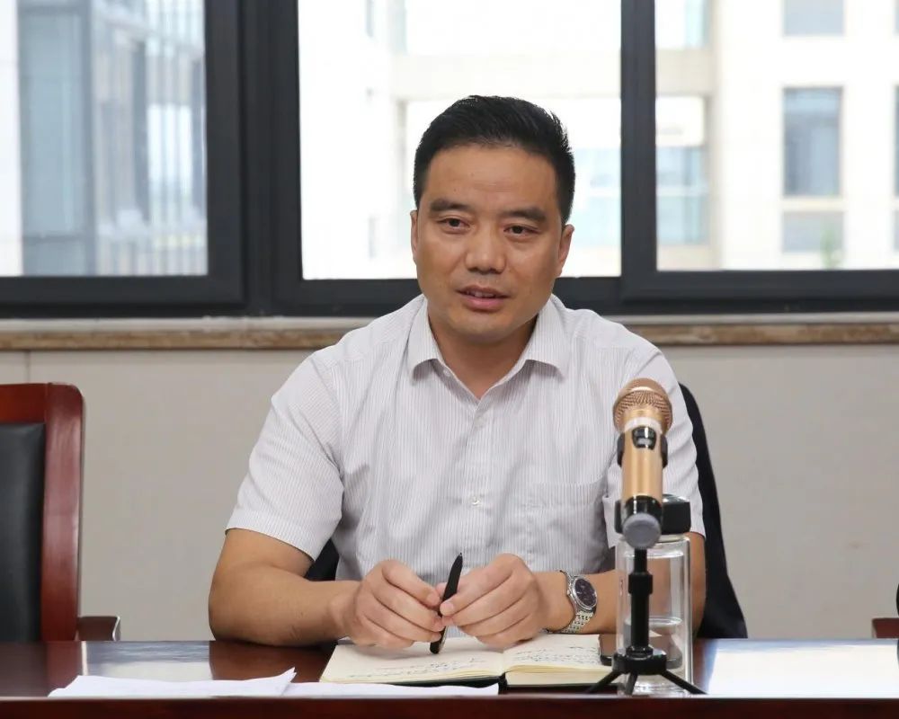 公交治理新模式——淮安公交召開第一次員工薪酬制度改革領(lǐng)導(dǎo)小組全體成員會(huì)議(圖5) 公交治理新模式——淮安公交召開第一次員工薪酬制度改革領(lǐng)導(dǎo)小組全體成員會(huì)議(圖5)