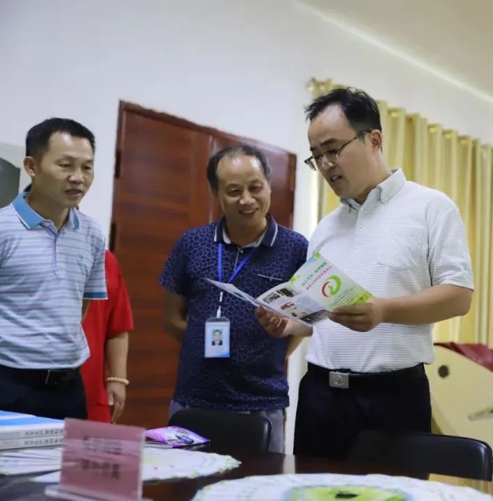 副市長(zhǎng)何文林深入柳州公交慰問(wèn),就公交未來(lái)發(fā)展提出五大戰(zhàn)略理念(圖14) 副市長(zhǎng)何文林深入柳州公交慰問(wèn),就公交未來(lái)發(fā)展提出五大戰(zhàn)略理念(圖14)