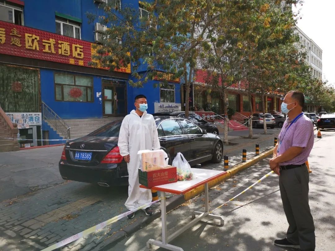 烏魯木齊公交集團領導班子成員慰問疫情防控一線逆行者(圖36) 烏魯木齊公交集團領導班子成員慰問疫情防控一線逆行者(圖36)