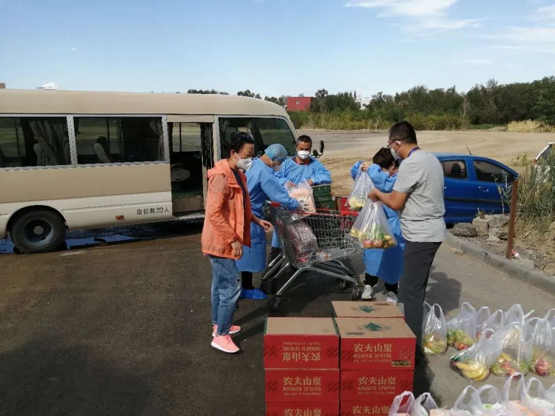 烏魯木齊公交集團領導班子成員慰問疫情防控一線逆行者(圖31) 烏魯木齊公交集團領導班子成員慰問疫情防控一線逆行者(圖31)