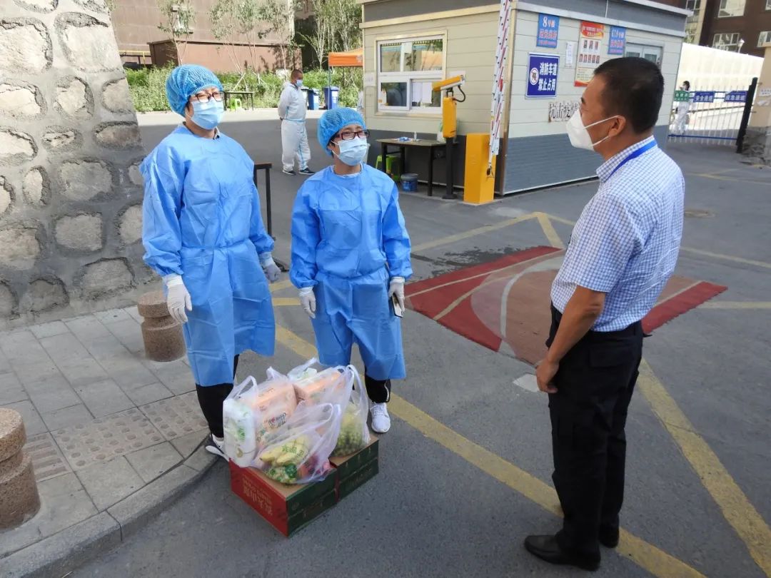 烏魯木齊公交集團領導班子成員慰問疫情防控一線逆行者(圖24) 烏魯木齊公交集團領導班子成員慰問疫情防控一線逆行者(圖24)