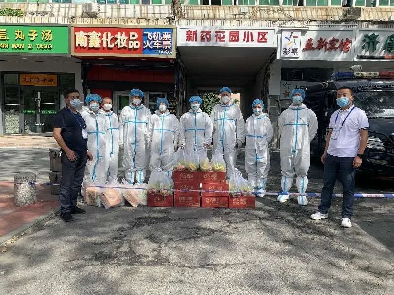 烏魯木齊公交集團領導班子成員慰問疫情防控一線逆行者(圖28) 烏魯木齊公交集團領導班子成員慰問疫情防控一線逆行者(圖28)