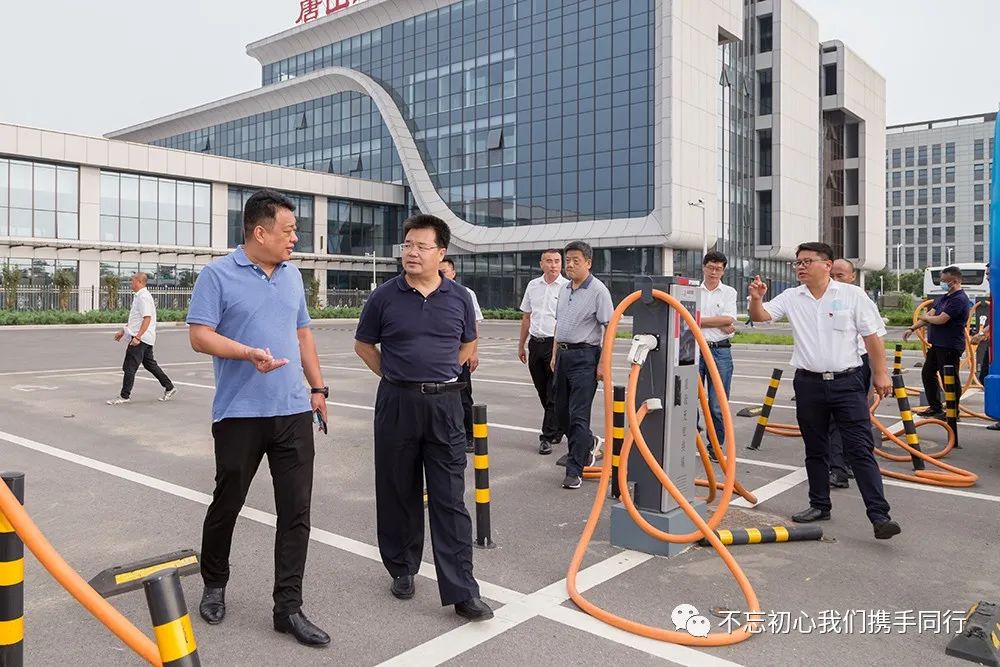 河北省財政廳領導一行到唐山公交就新能源示范試點、智能化、低碳出行等工作進行調研(圖4) 河北省財政廳領導一行到唐山公交就新能源示范試點、智能化、低碳出行等工作進行調研(圖4)