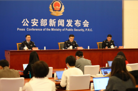 注意啦!公安部放寬大中客駕駛證申請年齡:22-60周歲皆可申請(圖3) 注意啦!公安部放寬大中客駕駛證申請年齡:22-60周歲皆可申請(圖3)