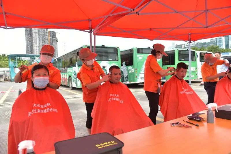 5·20也是他們的節(jié)日!深圳巴士集團(tuán)發(fā)倡議書 呼吁關(guān)愛公交司機(jī)身心健康(圖2) 5·20也是他們的節(jié)日!深圳巴士集團(tuán)發(fā)倡議書 呼吁關(guān)愛公交司機(jī)身心健康(圖2)