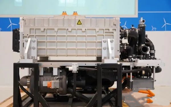 額定功率120kW!東方氫能新一代百千瓦等級(jí)氫燃料電池系統(tǒng)震撼登場(chǎng)(圖1) 額定功率120kW!東方氫能新一代百千瓦等級(jí)氫燃料電池系統(tǒng)震撼登場(chǎng)(圖1)